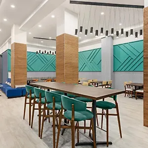 Hotel Lic - Laguardia West, An Ihg ***